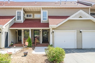 30 Pine Hollow Ct, Oak Ridge, NJ 07438