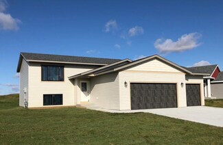 916 7th Ave, Wanamingo, MN 55983