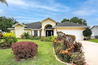 242 SW Amesbury Ave, Port Saint Lucie, FL 34953