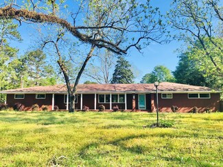 911 W Roanoke Drive Extension, Fitzgerald, GA 31750