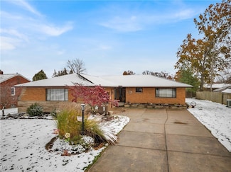 5835 Graydon Dr, Seven Hills, OH 44131