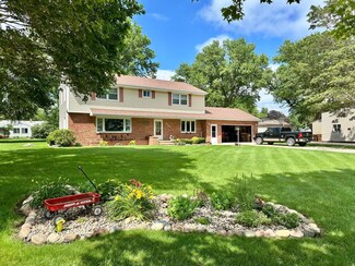 515 2nd St SW, New Richland, MN 56072