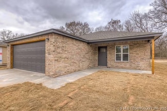 230 S Bixby St, Coweta, OK 74429