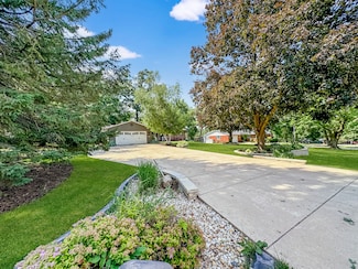 610 N Center St, Lena, IL 61048