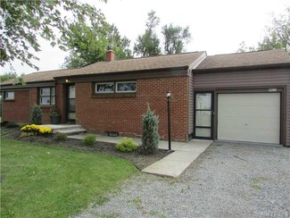 3288 Saunders Settlement Rd, Sanborn, NY 14132