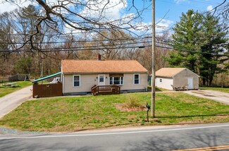 356 Old Fall River Rd, Swansea, MA 02777
