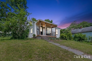 820 Hackett St, Ionia, MI 48846