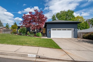 1676 Edgevale Ave, Medford, OR 97504