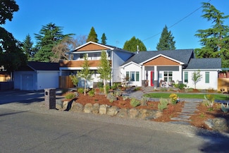 2204 Meals Dr, Medford, OR 97501