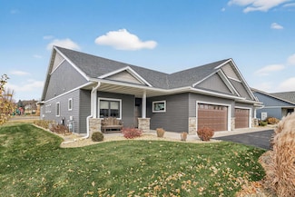 1041 Legend Ln, River Falls, WI 54022