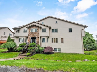 4 Spruill Ct, Monsey, NY 10952
