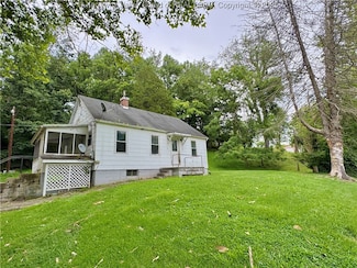 913 Charleston Rd, Point Pleasant, WV 25550