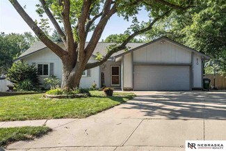 610 Mikelluke Cir, Papillion, NE 68046