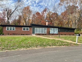417 Wenneker Dr, Saint Louis, MO 63124