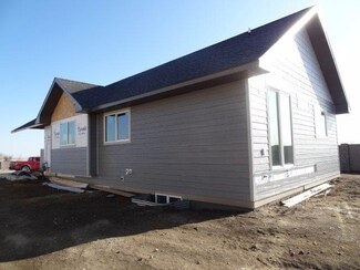 10 Spencer St, Surrey, ND 58785