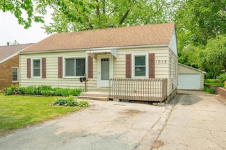 1016 65th St, Windsor Heights, IA 50324