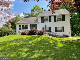 105 Westminster Dr, Wallingford, PA 19086