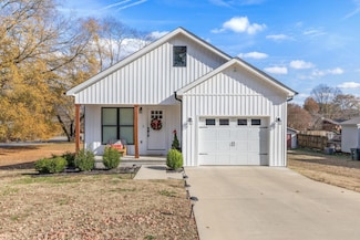 422 N Fulton St, Florence, AL 35630