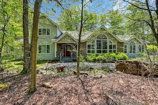 105 Cumberland Rd, Pocono Pines, PA 18350