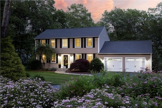 31 Wickaboxet Dr, West Greenwich, RI 02817