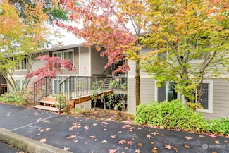 3272 80th Ave SE Unit 2, Mercer Island, WA 98040