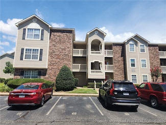 2713 Preston Woods Ln Unit 9, Fayetteville, NC 28304