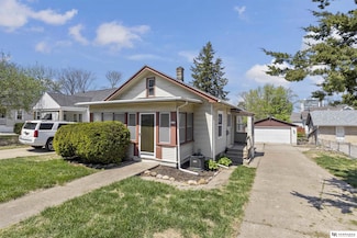 4504 Mayberry St, Omaha, NE 68106