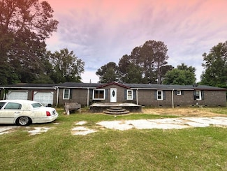 137 Gillens Rd, Eutawville, SC 29048