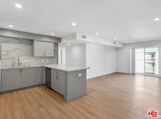 5405 Hermitage Ave Unit 203, Valley Village, CA 91607