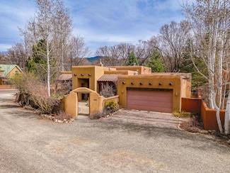 101 Los Pandos Ln Unit 101, Taos, NM 87571