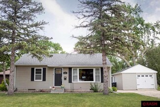 215 Ellis Ave, Mankato, MN 56001