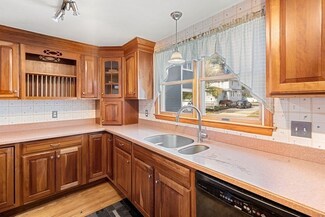 153 Vassall St, Quincy, MA 02170