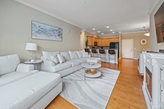 1 King Philip Dr Unit 202, West Hartford, CT 06117