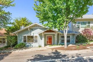 817 N Mountain Ave Unit 3, Ashland, OR 97520