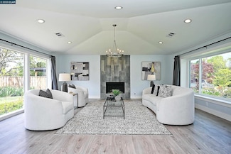 383 Caravelle Dr, Walnut Creek, CA 94598
