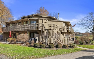 701 Country Club Dr Unit E, Fontana, WI 53125