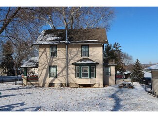 2601 J St SW, Cedar Rapids, IA 52404