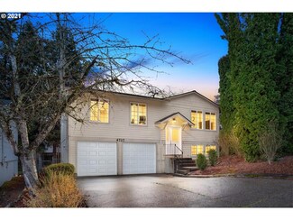 4717 SW Vacuna St, Portland, OR 97219