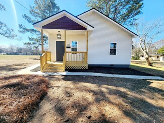 606 E Pearsall St, Dunn, NC 28334