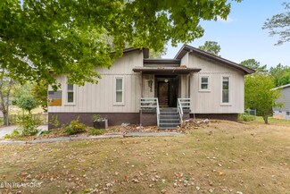1445 Martha Dandridge Cir, Dandridge, TN 37725