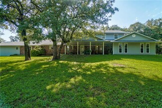 1100 Whispering Oaks Rd, Tecumseh, OK 74873