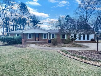 3901 Cornish Glen Ct, High Point, NC 27265