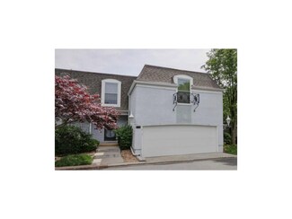 8723 Riggs Ln, Overland Park, KS 66212