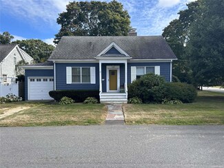 103 Grant St, Centerport, NY 11721
