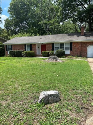 2 Indian Springs Dr, Newport News, VA 23606