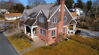 3 Sunset Dr, Barrington, RI 02806