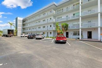 3018 59th St S Unit 405, Gulfport, FL 33707