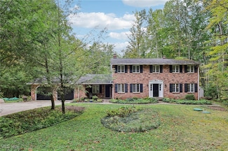 11574 Winterberry Ln, Chardon, OH 44024