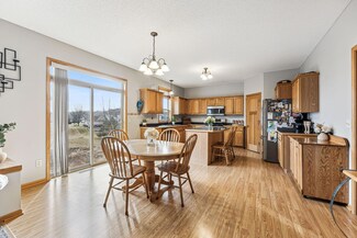 608 Overlook Dr, Buffalo, MN 55313