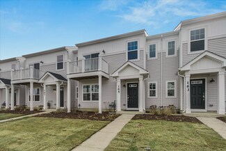 165 Kingsport Dr, South Elgin, IL 60177